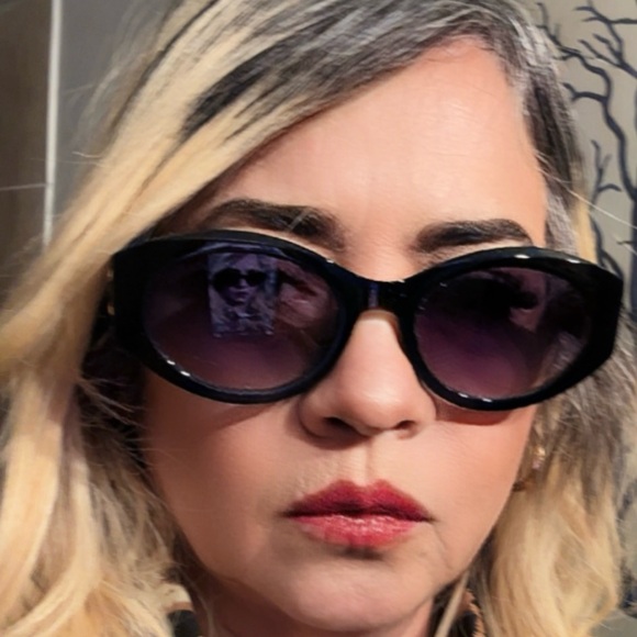 Chic Black Sunglasses
